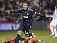 FB体育官网-当绿色狂潮遭遇蓝色闪电，布克的稳定，是篮球最古老的答案