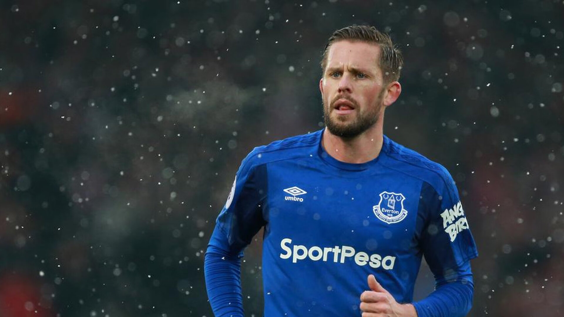 莫兰特压哨绝杀封神！雄鹿惊险逆转广东，关键先生诞生