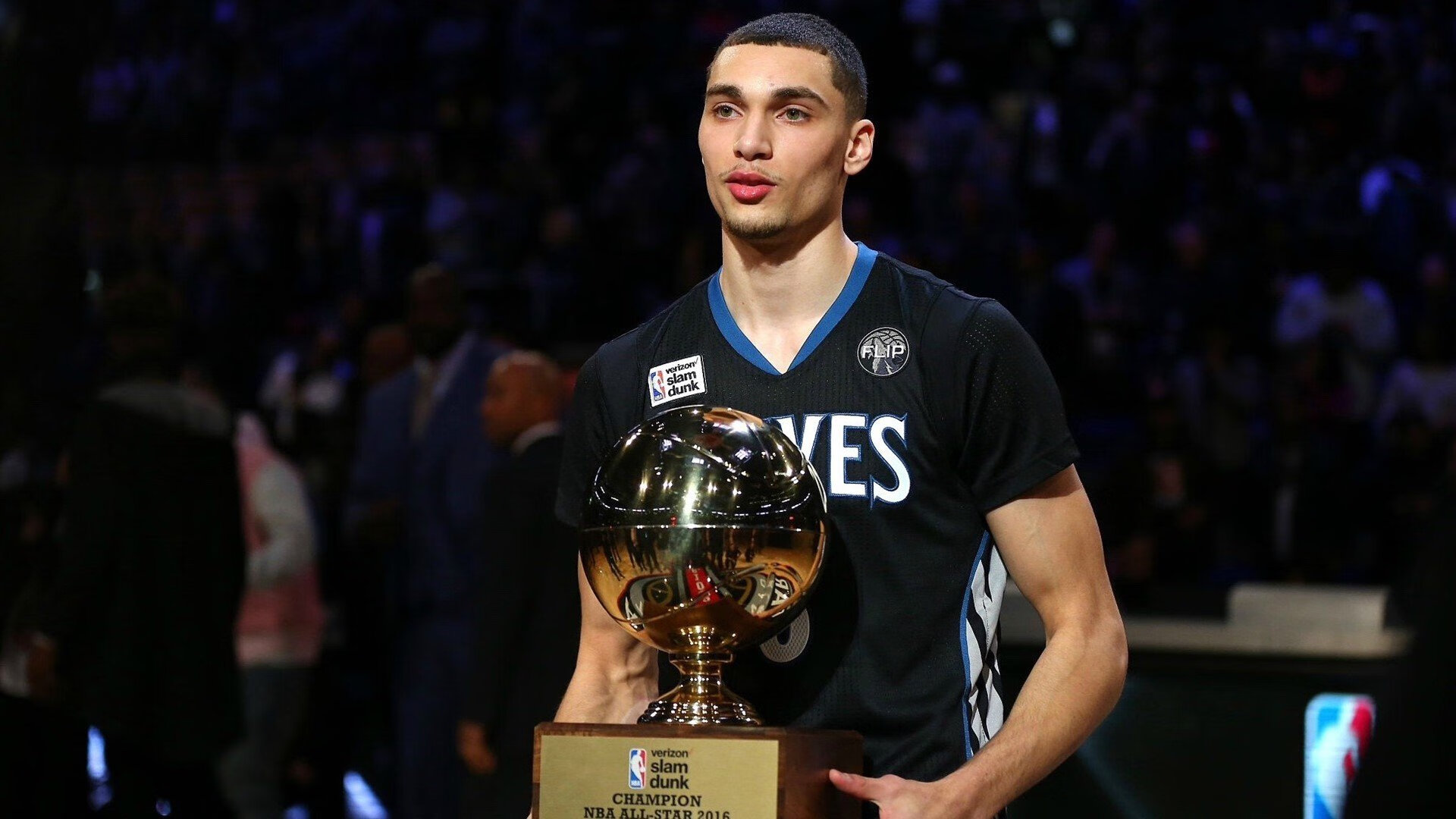 当绿色狂潮遭遇蓝色闪电,布克的稳定,是篮球最古老的答案